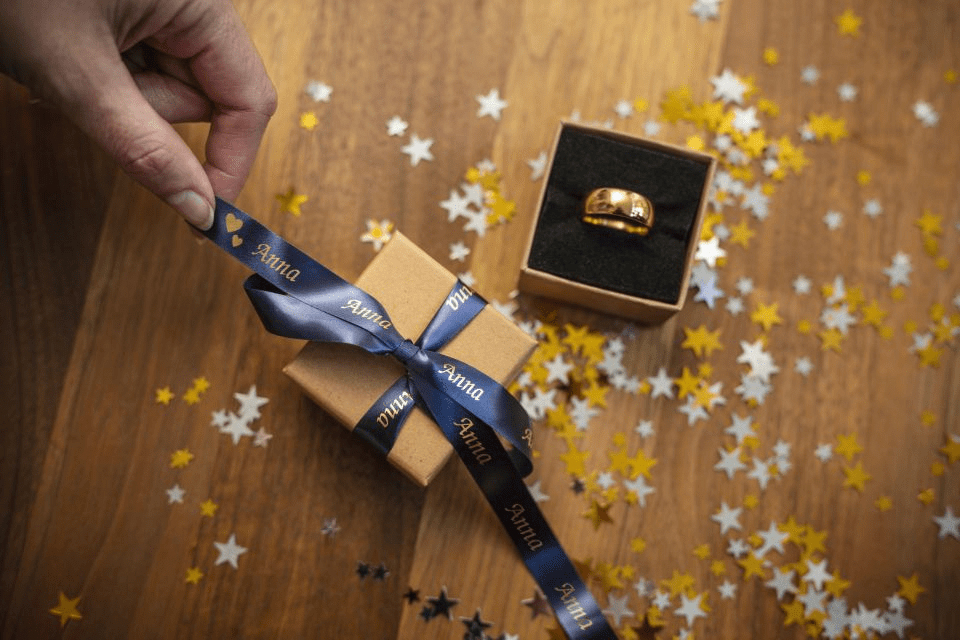 Brother Schriftband TZe-RN34 | 12 mm | Gold auf Blau | 4 m